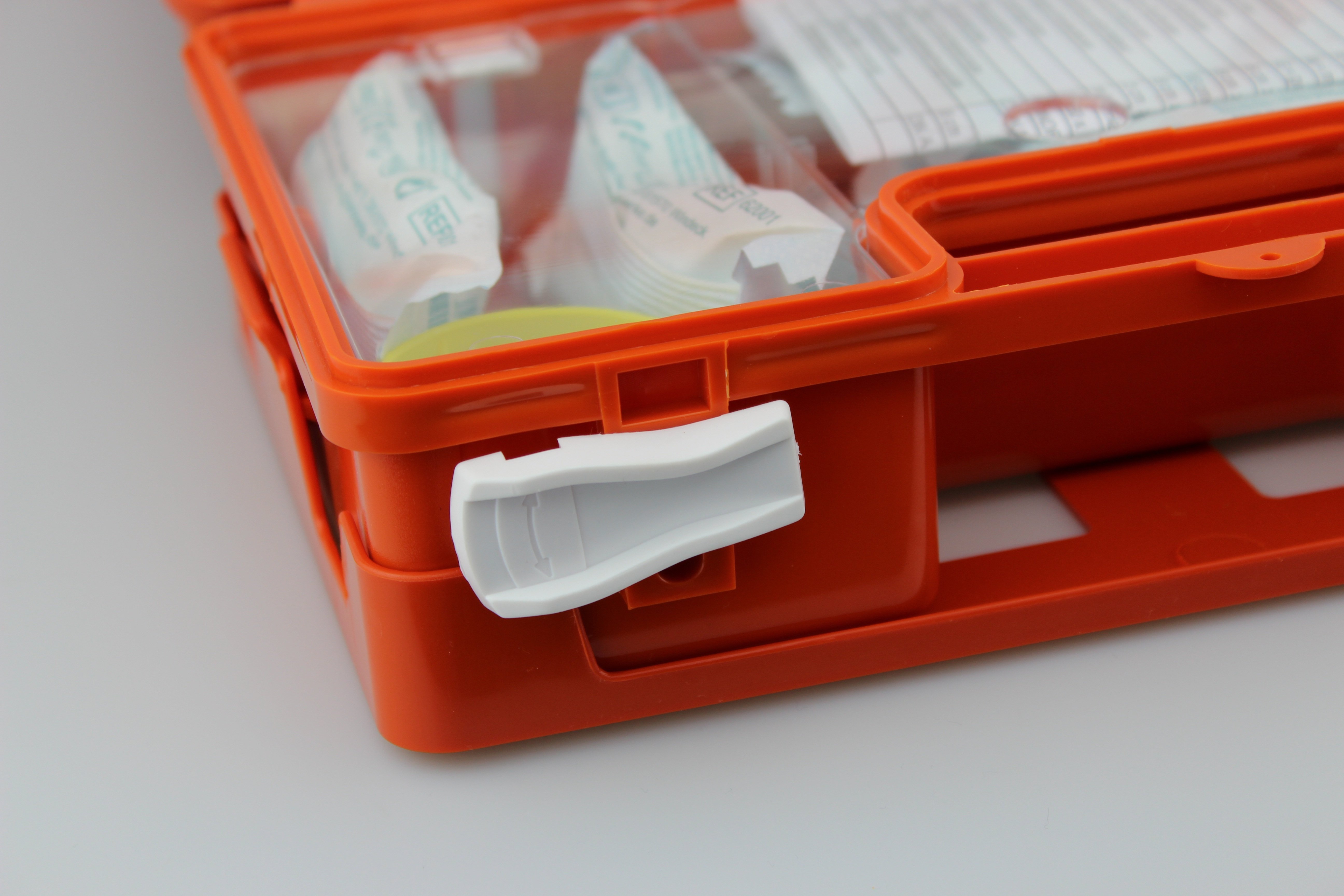 Erste-Hilfe-Koffer immer überprüfen. Erste Hilfe Kurse bei ruhrsolutions.de
